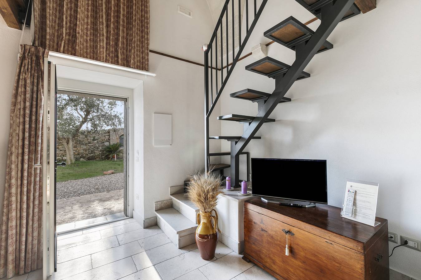 Masseria Antoglia Gelso Superior Room in Villa Castelli, Salento