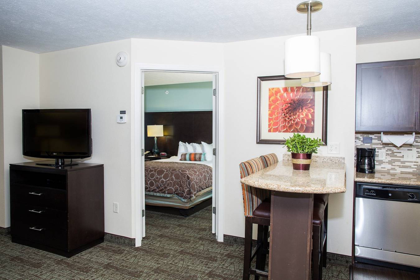 Ganze Wohnung, Staybridge Lincoln Northeast in Lancaster County (NE)