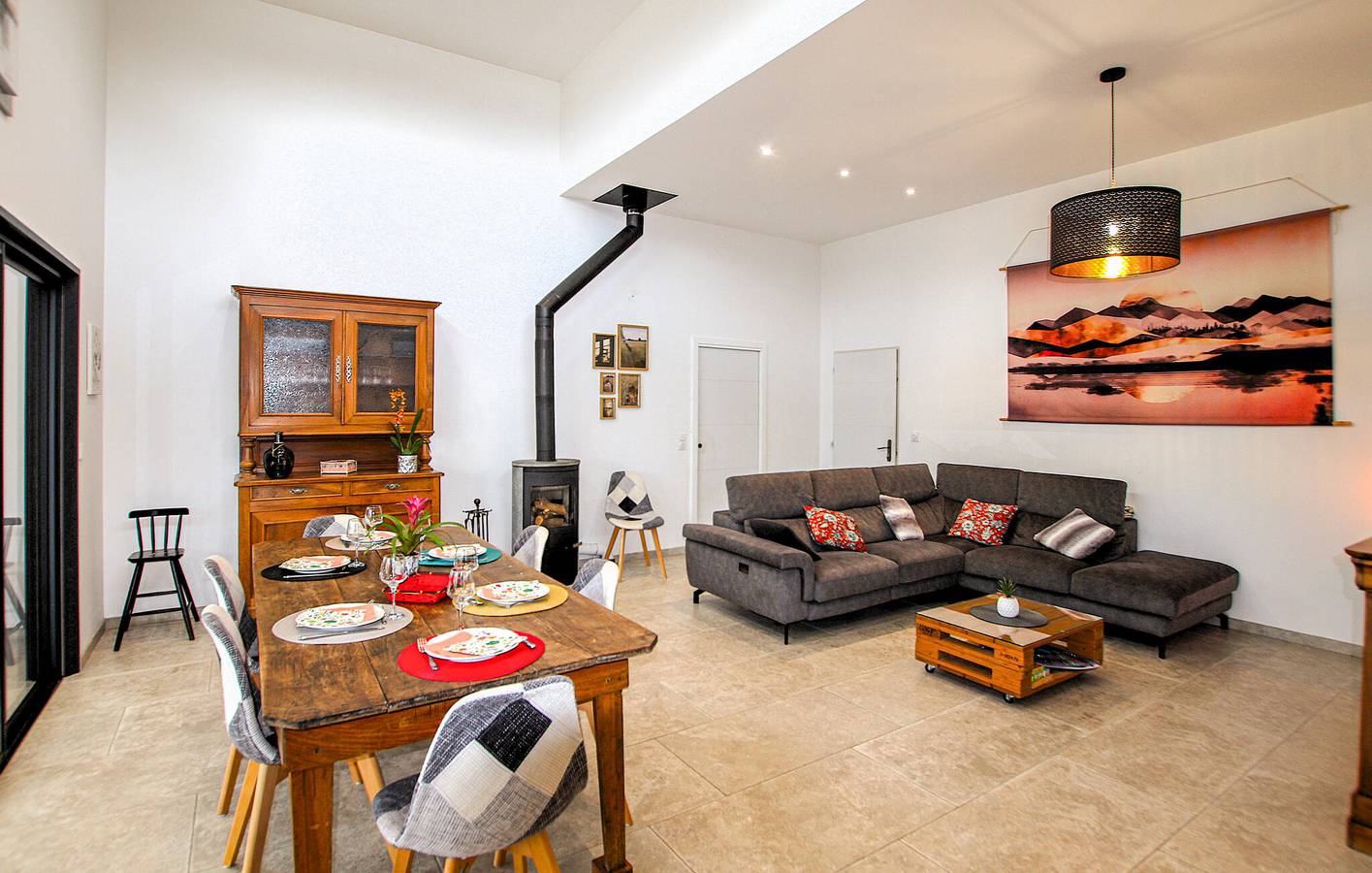 Gemütliche Ferienwohnung mit Pool, Kamin und Parkplatz, 900 m von Montboucher-sur-Jabron entfernt in Montboucher-sur-Jabron, Nyons und Umgebung