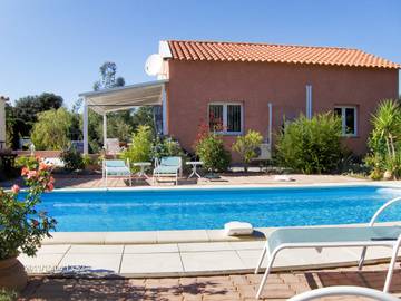 Gîte pour 6 personnes, avec terrasse et piscine à Castelnou