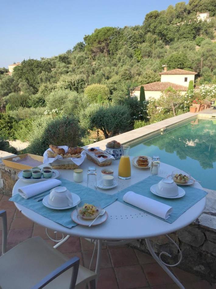 Location de vacances pour 3 personnes, avec piscine et jardin ainsi que terrasse et vue à Spéracèdes - 3