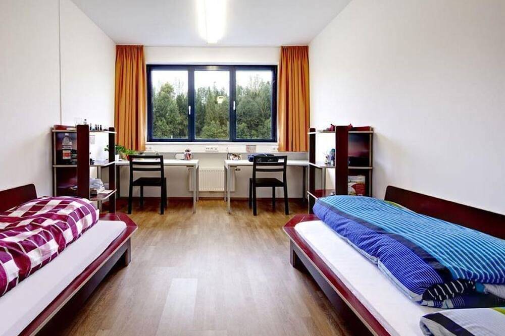 Ganze Wohnung, Hostel Alm 34 Sportresort - Zweibettzimmer, Dusche, Wc in Saalfelden, Saalfelden am Steinernen Meer