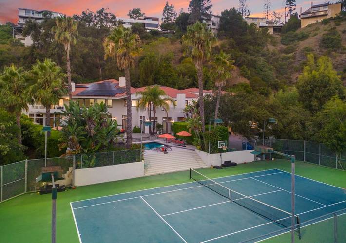 Apartamento para 16 personas, con jacuzzi y jardín además de sauna y piscina en Bel Air