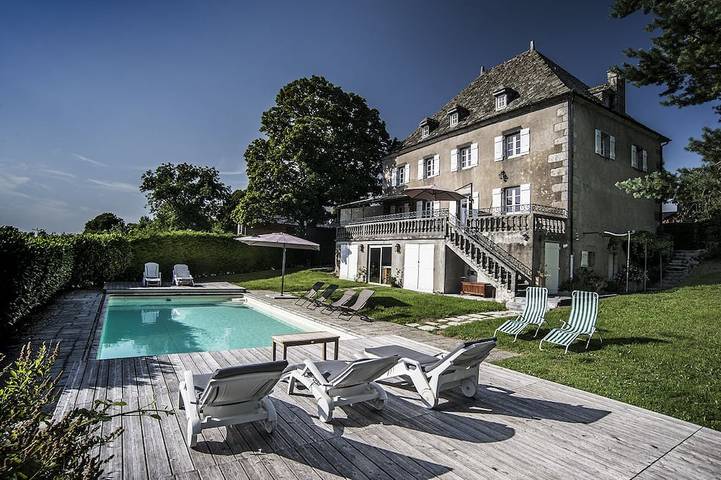 Location de vacances pour 10 personnes, avec Balcon ainsi que Jacuzzi et Jardin à Prondines