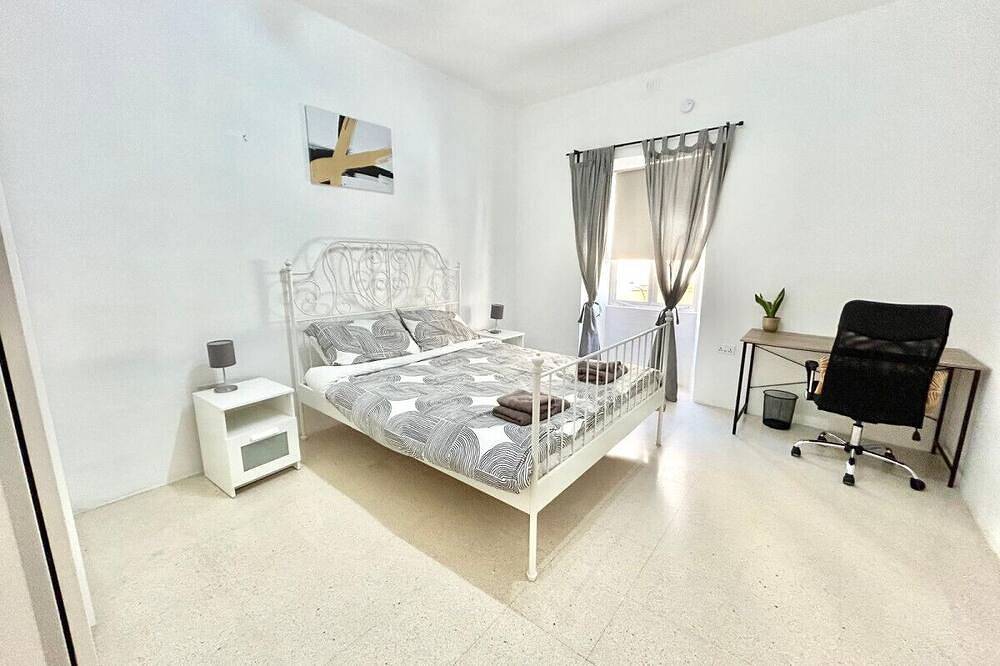 Geheel appartement, St Julians - Balluta Bay large 3 bedroom apartment in San Giljan, Malta