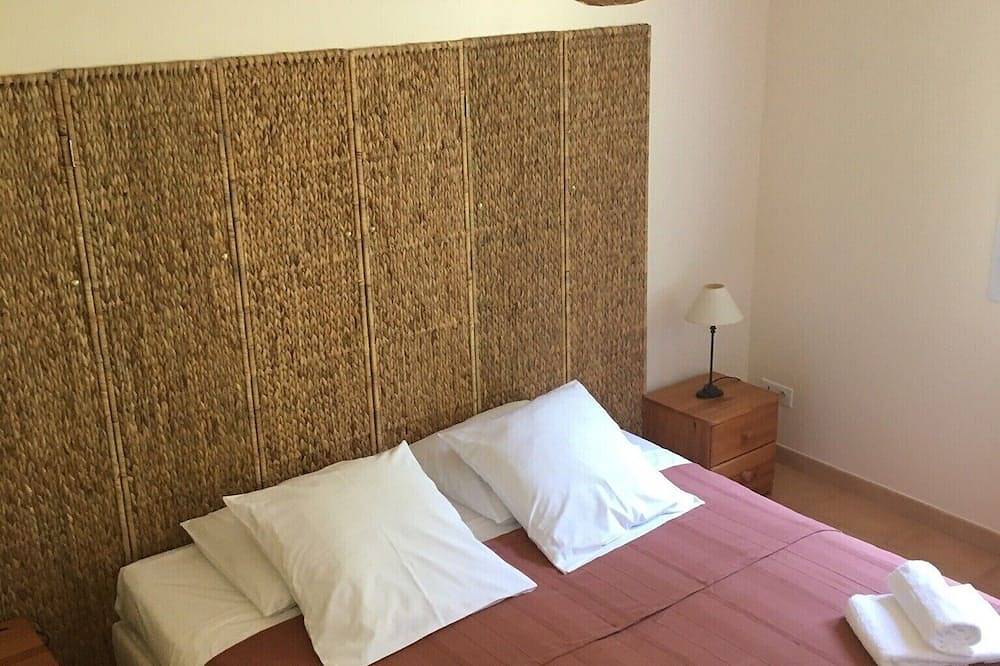 House for 6 people with swimming pool, 10 minutes from the beach in Monticello, Calvi region