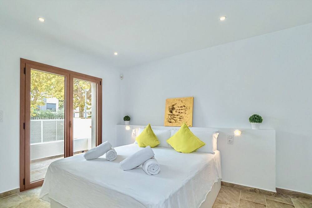 Villa N°15 in the heart of the marina, close to Roses, Costa Brava in Empuriabrava, Upper Empordà
