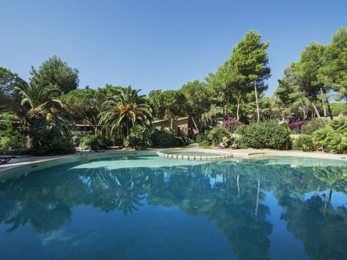 Appartement de vacances pour 6 personnes, avec jardin et piscine, animaux acceptés