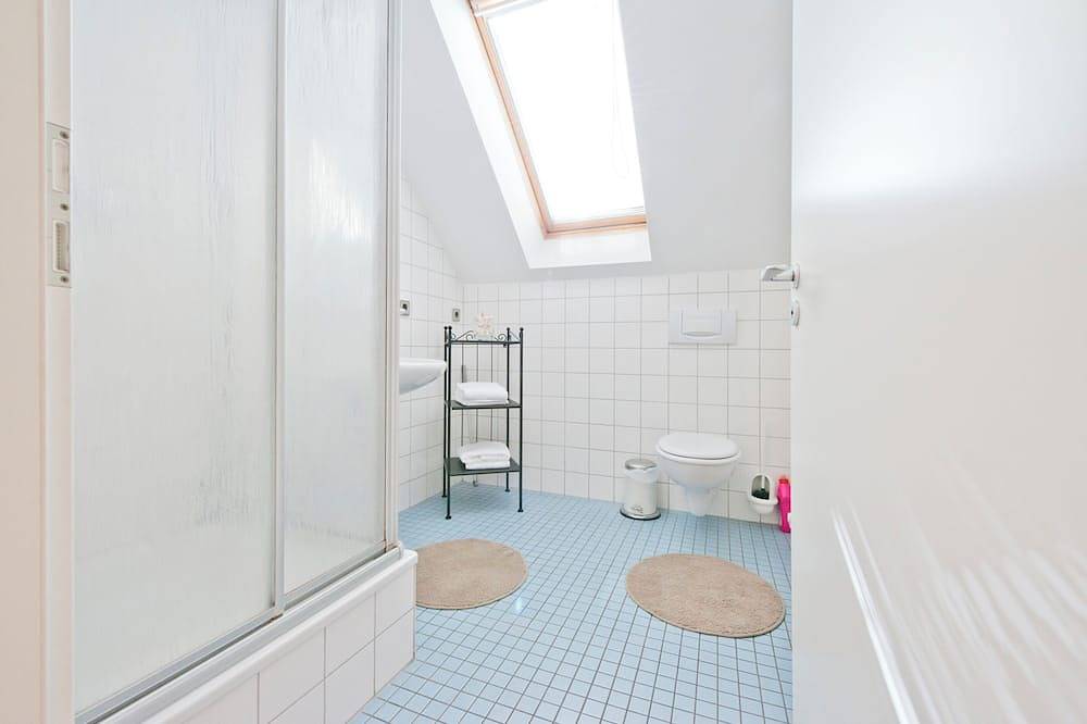 Ganze Wohnung, Gemütliche Ferienwohnung \"Claire\" direkt am Hafen von Rheinsberg in Rheinsberger See, Rheinsberg