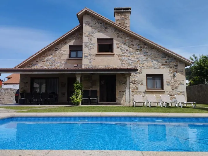 Villa for 8 people, with garden and pool - 1