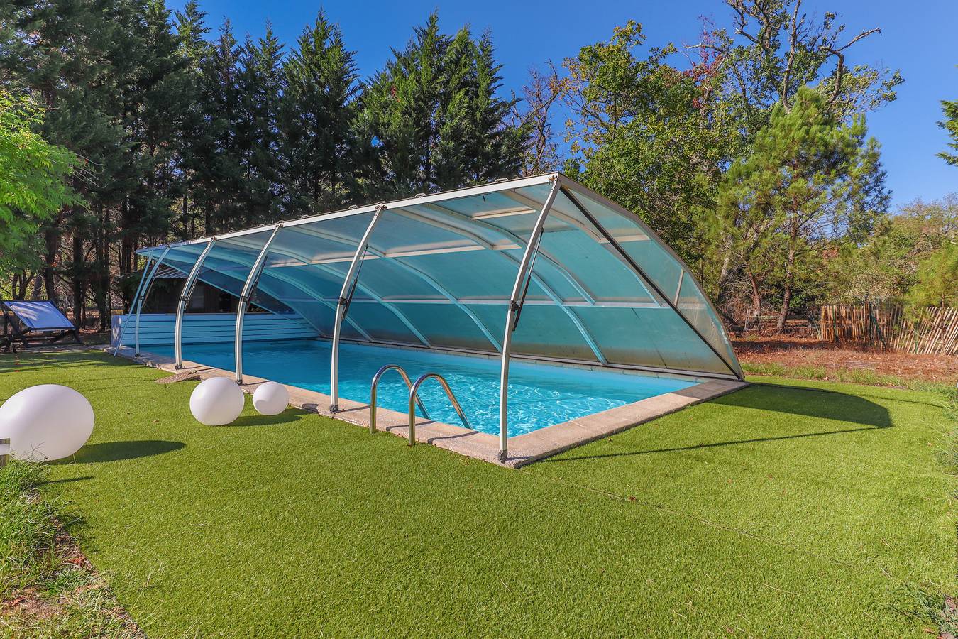 Les Maisons Des Houssats avec piscine partagée et terrasse privée. in Trensacq, Landes
