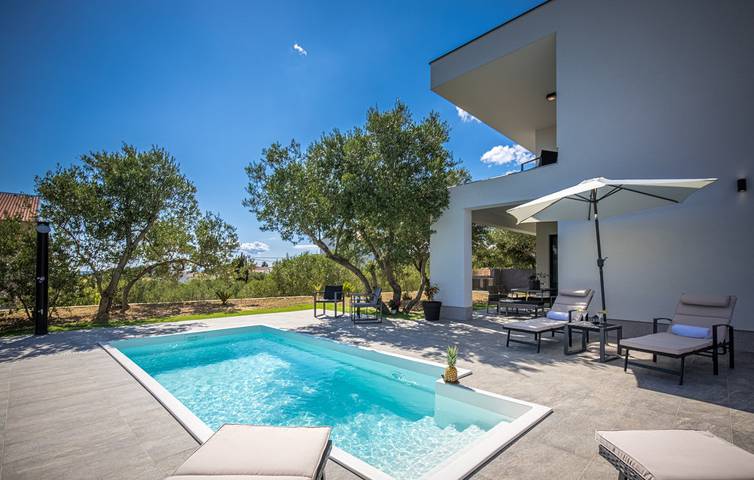 Villa für 8 Personen, mit Terrasse und Garten in Banjol - 3