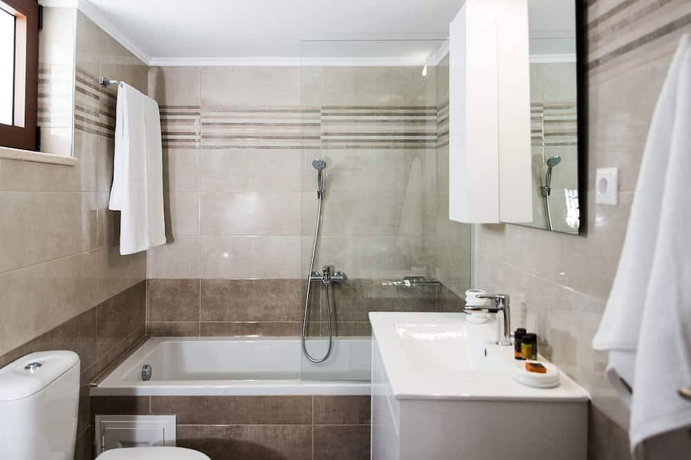 Alía, modern house in village, magnificent sea and coastal views! in Chora Sfakion, Chania und Umgebung