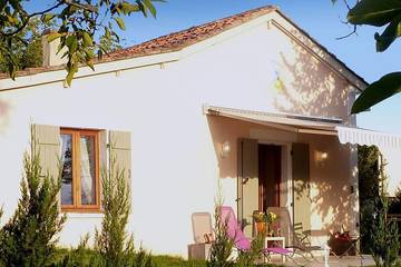 Location de vacances pour 3 personnes, avec jardin et terrasse à Nantheuil