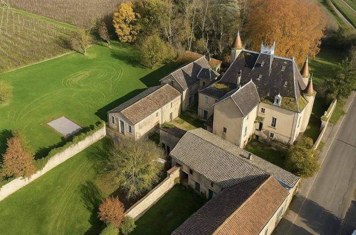 Gîte pour 12 personnes, avec Terrasse et Jardin ainsi que Piscine et Vue à Mâcon - 3