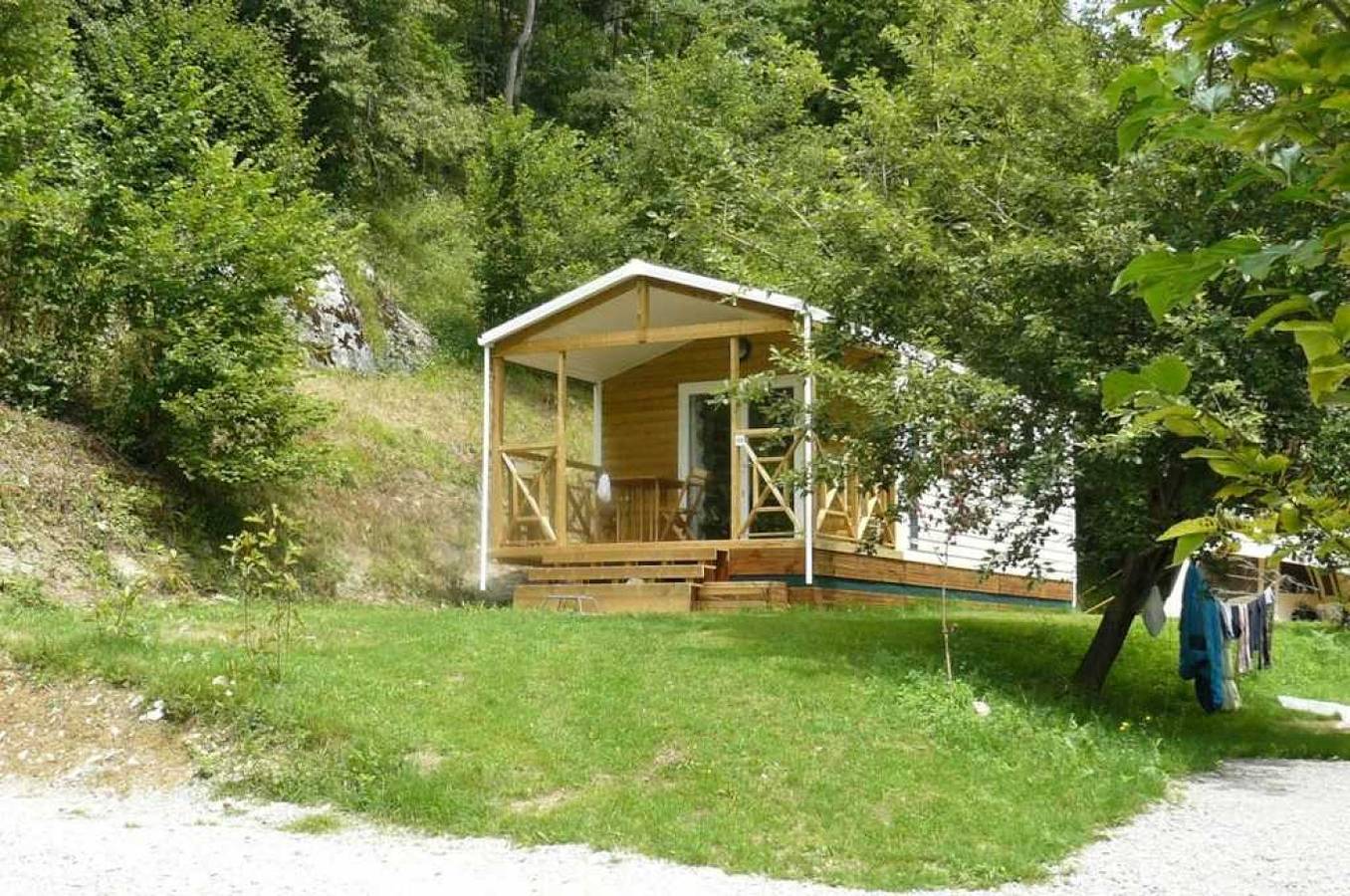 Zecamping 3* piscine chauffée locatif Tv Bbq 30m2 4 pers in Louvie-Juzon, Béarn