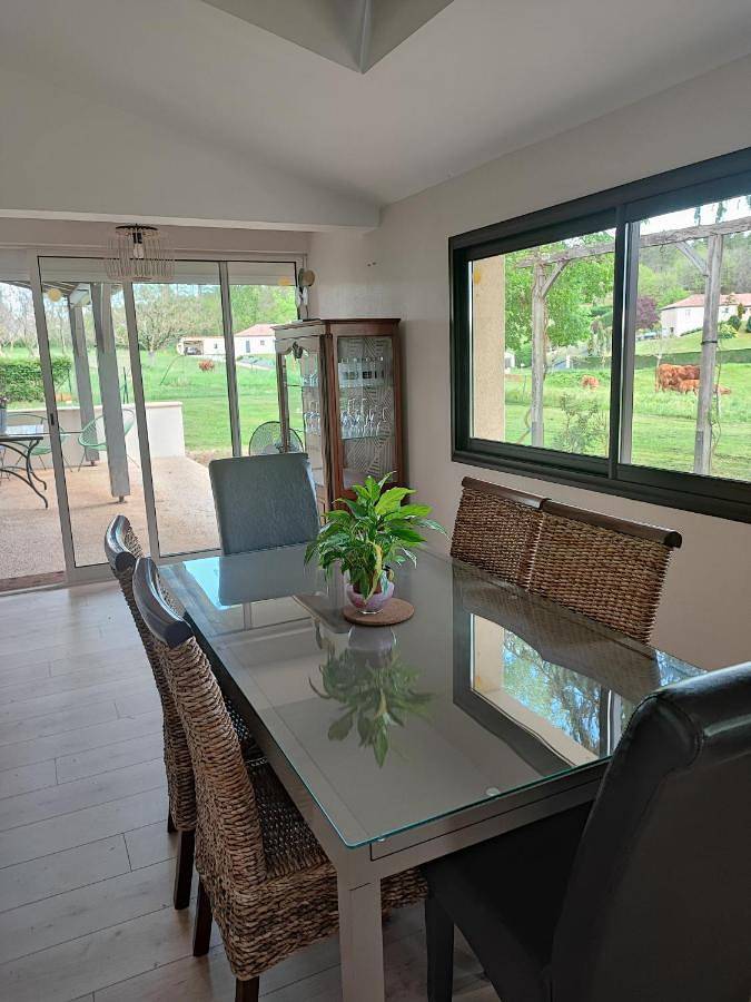 Gîte pour 6 personnes, avec vue et terrasse, animaux acceptés à Nabirat - 3