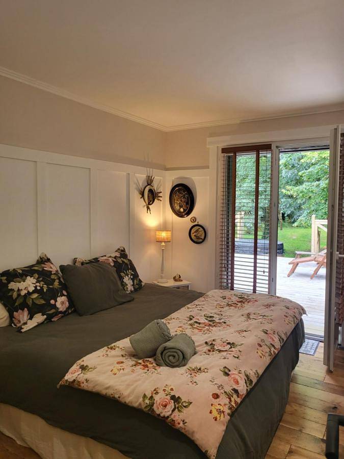 Twin Room in Saint-Laurent-de-la-Prée, Région de Rochefort