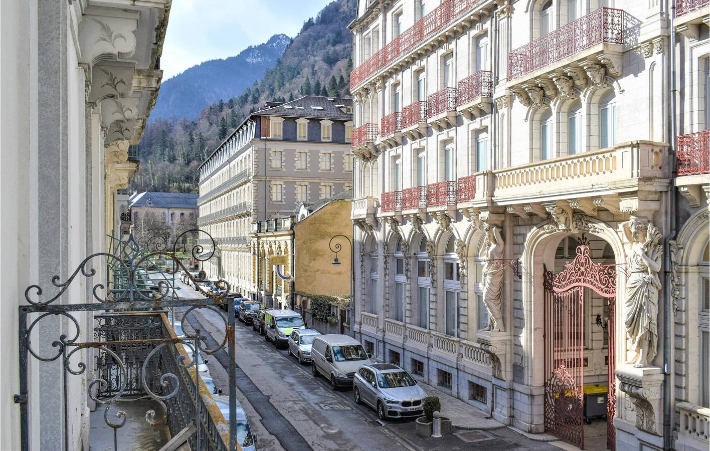 Entire holiday apartment, Upper Floor Apartment: Waterpark, Ski Lift, Restaurant Nearby in Cauterets, Pyrenees National Park