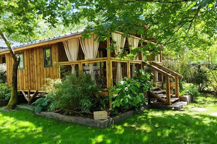 Camping para 4 personas, con piscina además de jacuzzi y jardín - 1