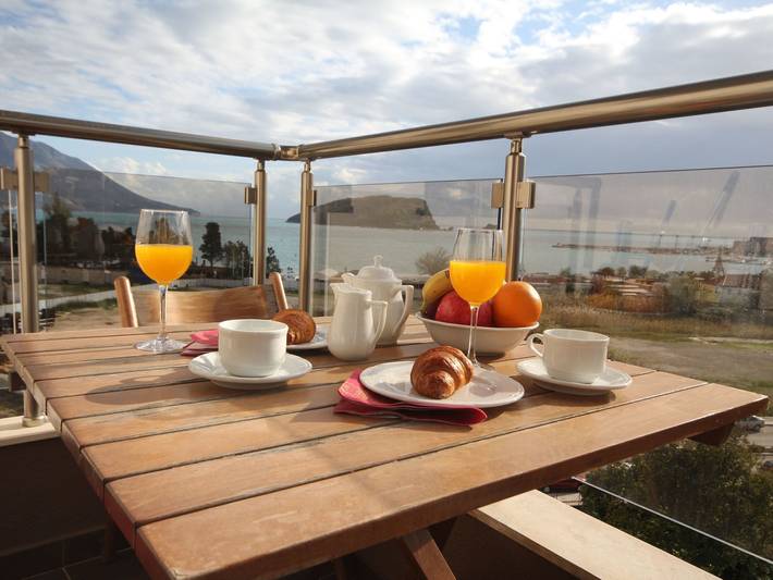 Ferienwohnung für 4 Personen, mit Balkon und Terrasse in Budva - 3