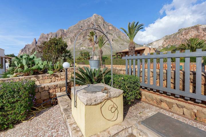 Villa 'Levante - Cornino' with Sea View, Wi-Fi and Air Conditioning in Cornino, Custonaci