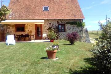 Gîte pour 4 personnes, avec jardin, animaux acceptés à Bourbon-l'Archambault