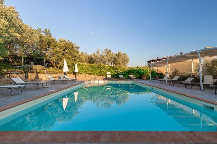 Chambre d’hôte pour 2 personnes, avec Jacuzzi et Terrasse ainsi que Jardin et Piscine à Lamporecchio