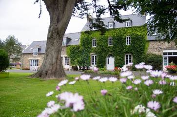 Gîte pour 10 personnes, avec jardin à Pléboulle