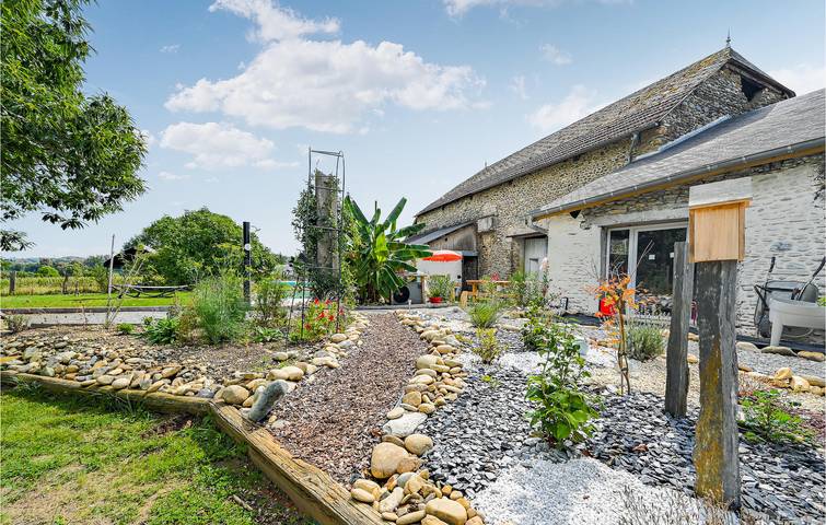 Gîte pour 4 personnes, avec Jacuzzi et Terrasse ainsi que Jardin et Piscine en Pyrénées-Atlantiques