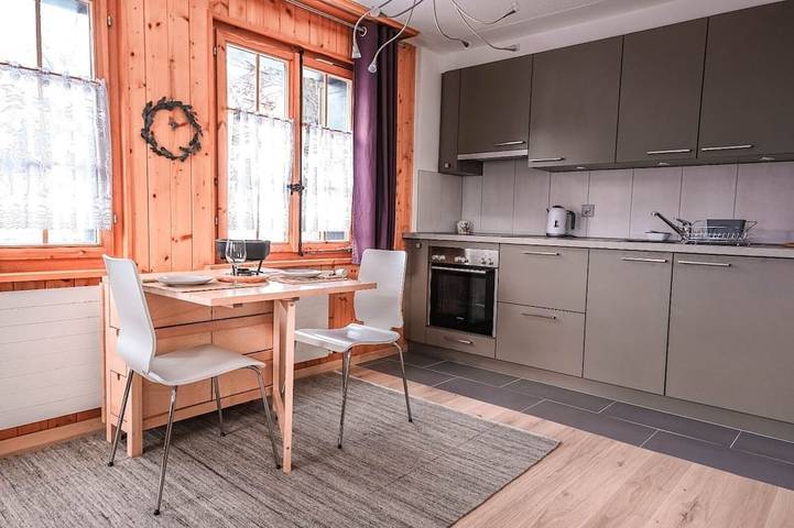 Ganze Wohnung, Außen: Wohnung für 2 Personen im Erdgeschoss, privater Garten mit Gartenmöbeln und schöner Aussicht, in Saint Luc, Anniviers