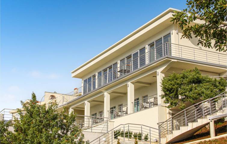 Ferienhaus für 20 Personen, mit Pool und Terrasse in Montenegro