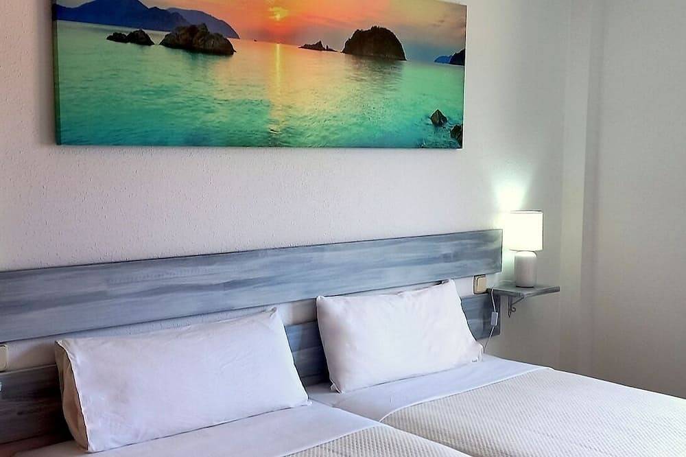 Apartamento entero, Bright apartment with large communal pool in Esquinzo, Pájara