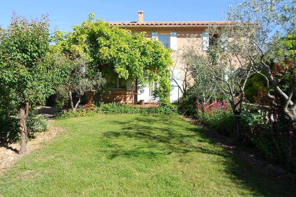 Luberon en la Provenza. in Saint-Saturnin-lès-Apt, Parque natural regional del Luberon