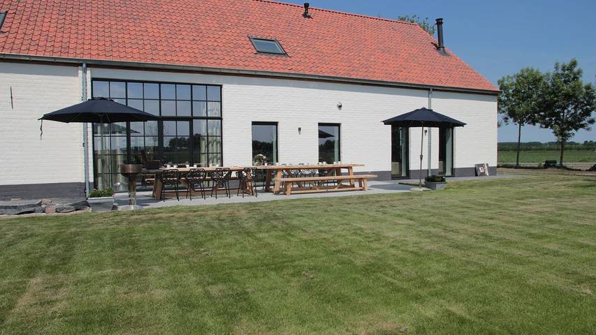 Bauernhof für 24 Personen, mit Terrasse und Garten in Zeeland