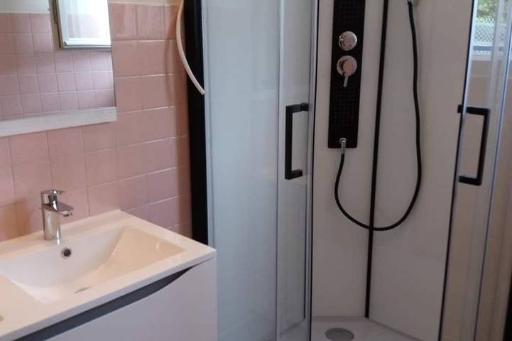 Location de vacances pour 5 personnes, avec terrasse et jardin dans Plage Du Port Meleu Prefailles - 4
