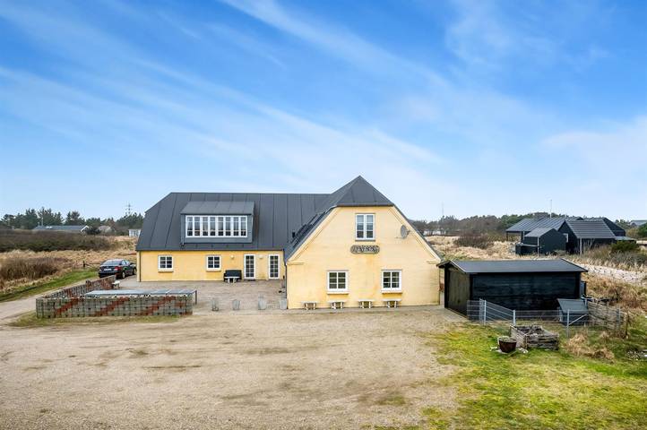 Ferienhaus für 18 Personen, mit Terrasse und Whirlpool sowie Sauna in Hvide Sande