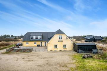 Ferienhaus für 18 Personen, mit Terrasse und Sauna sowie Whirlpool in Hvide Sande