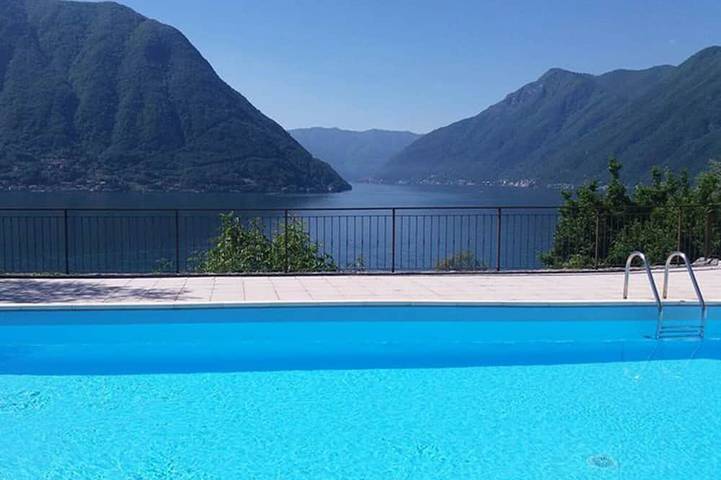 Ferienwohnung für 6 Personen, mit Balkon und Terrasse sowie Pool in Colonno