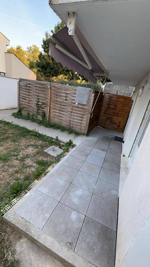 Gîte pour 4 personnes, avec jardin et terrasse à Décines-Charpieu - 4