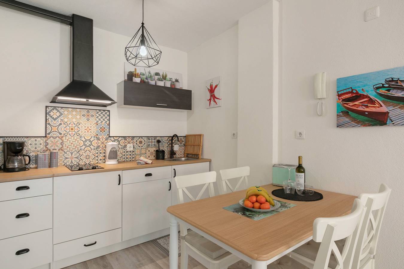 Entire apartment, Vacation 'San Telmo' with Private Terrace and Wi-Fi in Playa de las Américas, Arona