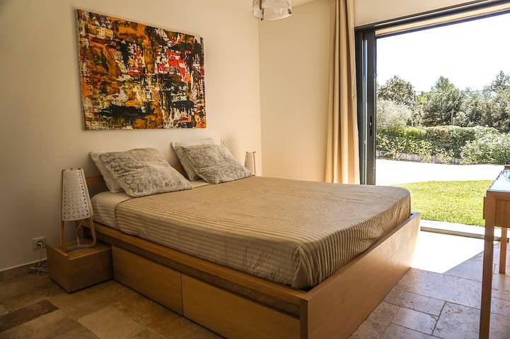 Location de vacances pour 8 personnes, avec jardin et terrasse à Entrecasteaux - 3