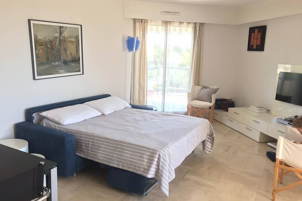 Apartamento entero, Cagnes sur Mer Côte d'Azur terraza frente al mar piscina en el estacionamiento del parque in Cros de Cagnes, Cagnes-sur-Mer