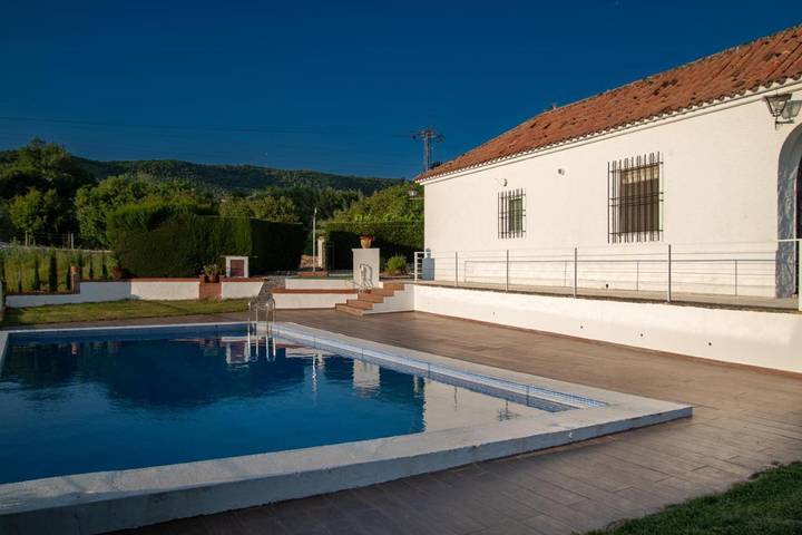 Casa de vacaciones para 6 personas, con jardín además de piscina y vistas, Se admiten mascotas en Sierra Norte de Sevilla - 4