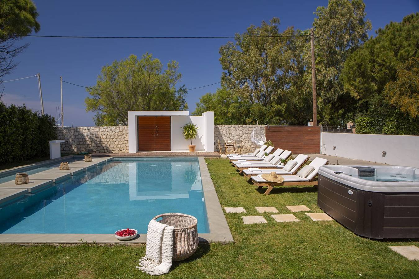 Coastal Chic Luxury Villa La Reina in Ai Giannis Kitesurfers beach paradise in Lefkada Stadt, Griechenland