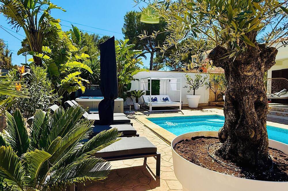 Maison De Vacances Moderne Détachée Avec Piscine À El Toro / Calvia in El Toro, Calvià