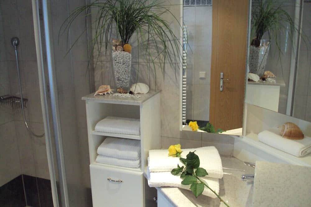 Perfect  Hideaway House of Nature  - luxury  Chalet in a very idylic area in Hart im Zillertal, Ski-Optimal Hochzillertal