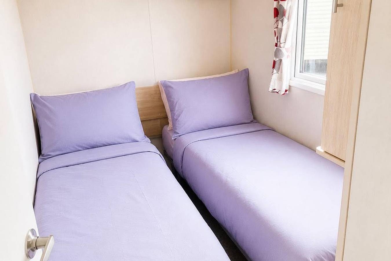 3 Bed Caravan - Sleeps 8 - Free Parking in Ingoldmells, Lincolnshire