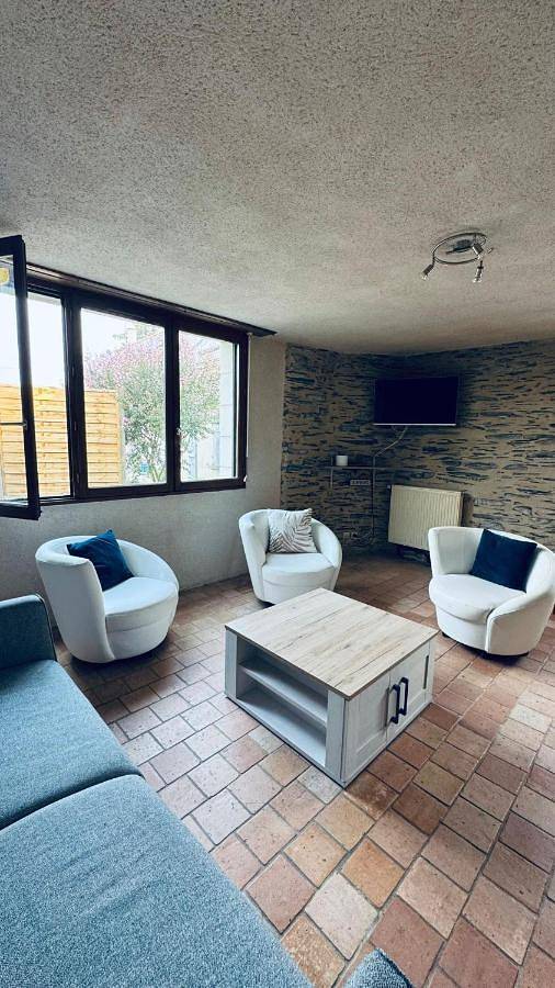Location de vacances pour 6 personnes, avec vue et jardin à Corné - 3