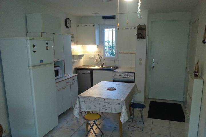 Gîte pour 4 personnes, avec piscine ainsi que jardin et terrasse à Gruissan - 3